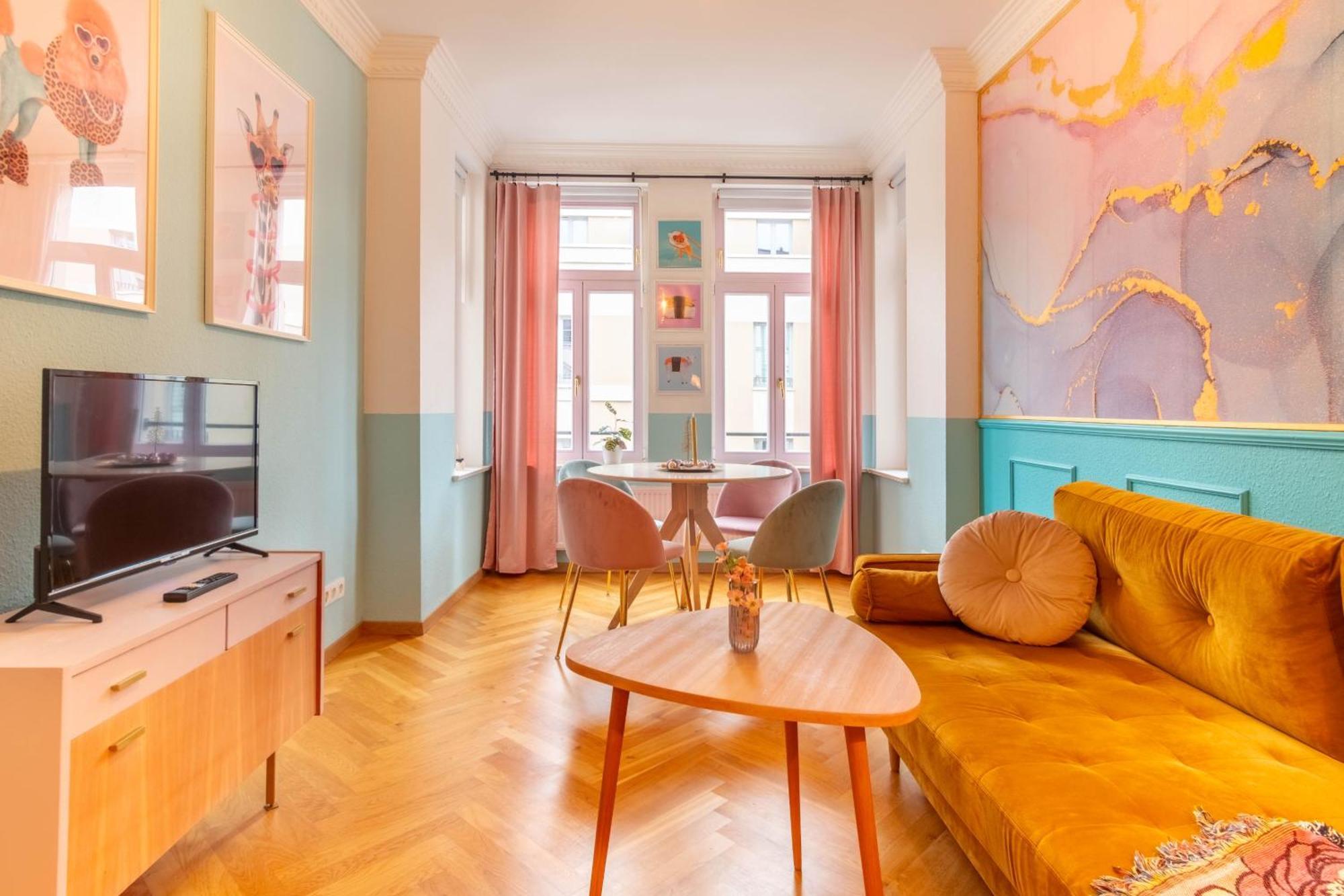 Colorful, Working Place, Netflix, Sight Seeing Lipsko Exteriér fotografie
